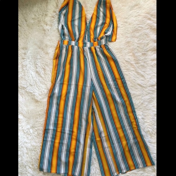NWT Halter Top Crop Jumpsuit Large - Picture 13 of 13